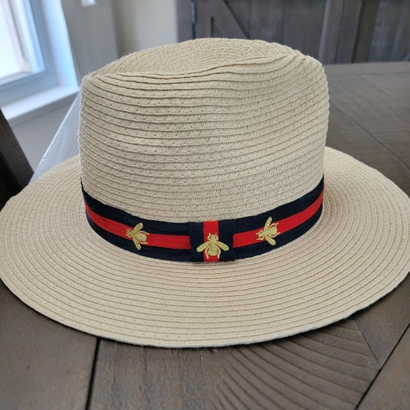 Vince Camuto Woven Adjustable Straw Fedora Hat With Bee Accents - Picture 4 of 8